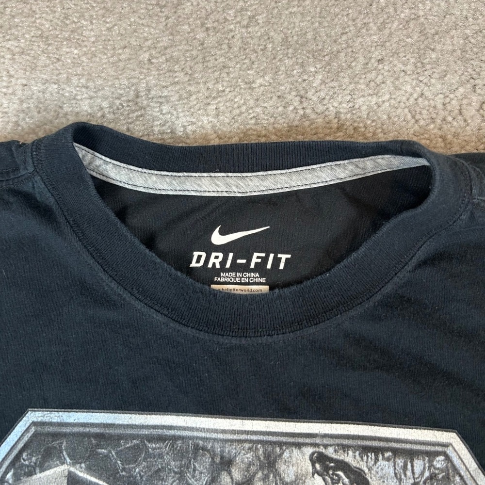 Nike‎ Kobe Bryant T-Shirt Mens L Black Mamba Shield Graphic Dri-FIT 631480-010 - Picture 3 of 10